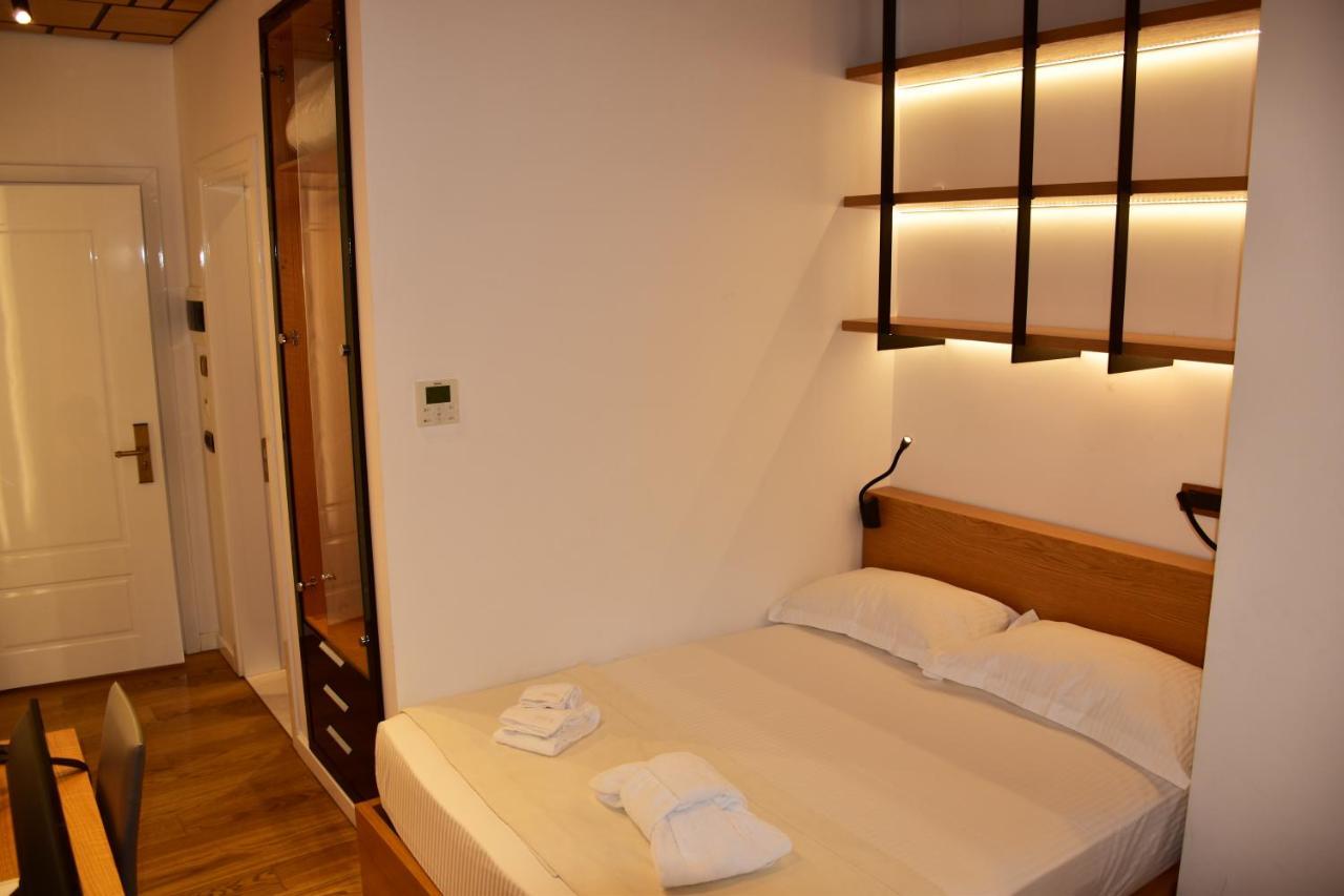 Hotel Ergi'S Durrës Exteriör bild