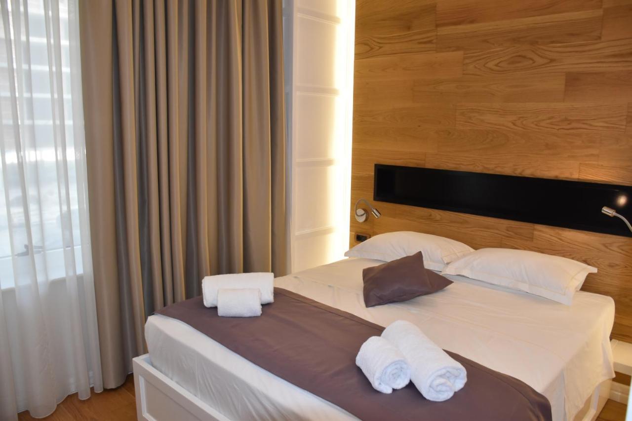Hotel Ergi'S Durrës Exteriör bild
