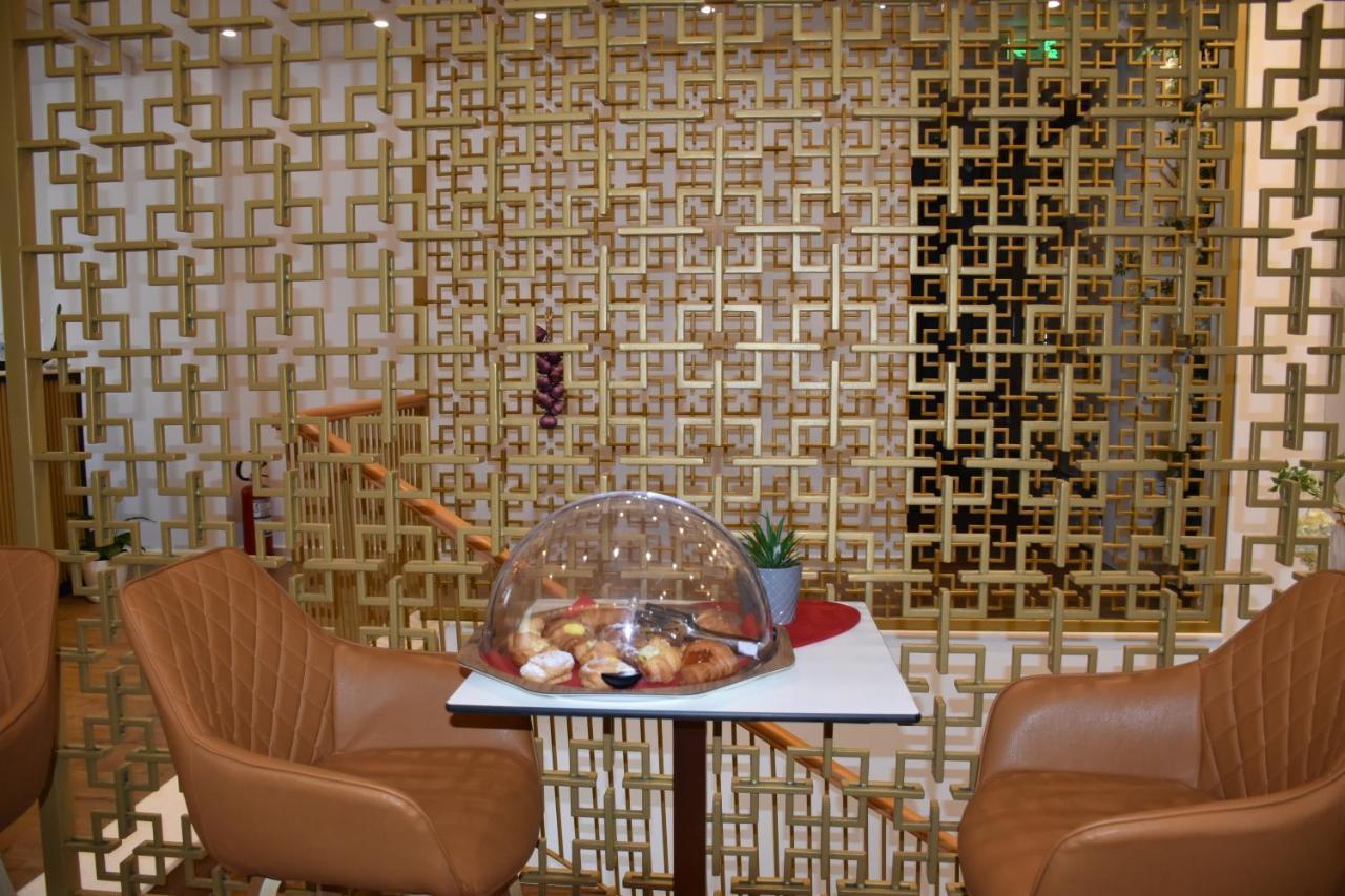 Hotel Ergi'S Durrës Exteriör bild