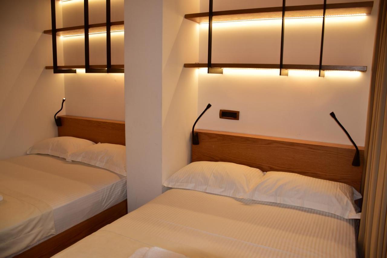 Hotel Ergi'S Durrës Exteriör bild